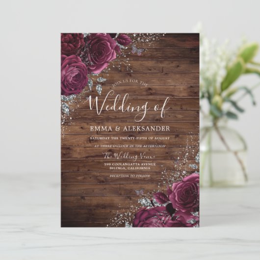 Magische Bourgogne Rozen Rustic Wood Weddenschap Kaart (Staand voorkant)