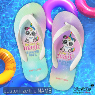 Magische eenhoorn panda op regenboogachtergrond kinder teenslippers