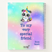 Magische eenhoorn panda op regenboogachtergrond notitieboek (Achterkant)