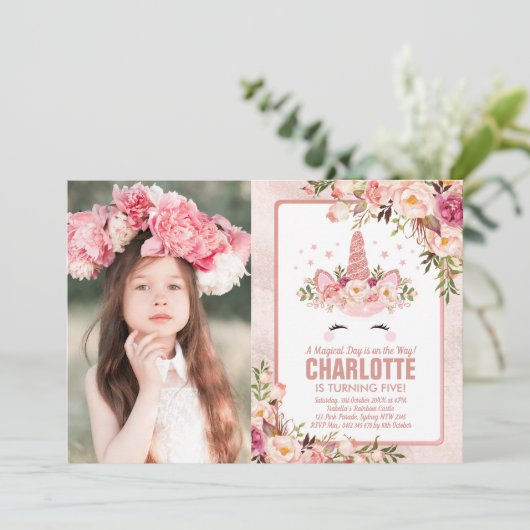 Magische Eenhoorn Verjaardag /  Roos Gouden Bloeme Kaart (Staand voorkant)