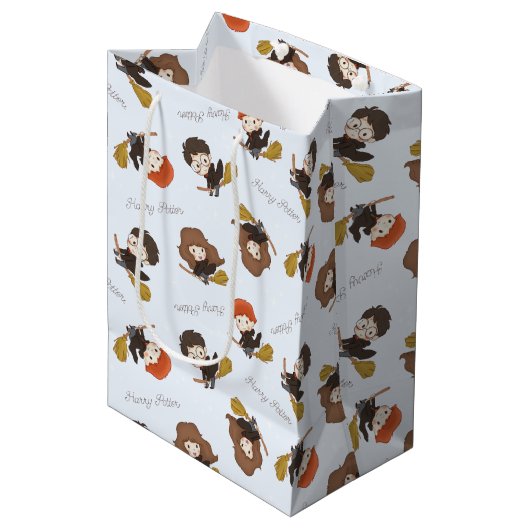 Magische Harry Potter™ en Zweinstein Verjaardag Medium Cadeauzakje (Voorkant Gekanteld)