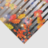 Magische herfst lekt op zilver en zwarte strepen tissuepapier (Detail)