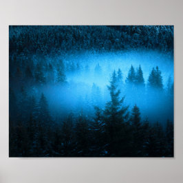 Magische mist in besneeuwd sparrenbos poster