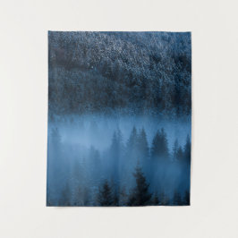 Magische mist over sneeuwsparrenbos wandkleed