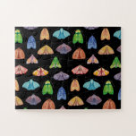 Magische nachtmotpatroon. Mysterie vlinder Legpuzzel<br><div class="desc">Magische nachtmot / Mystieke vlinderpatroonpuzzel in zwarte paarse blauw groene oranje kleuren.</div>