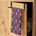 Magische Notenkraker rood patroon Theedoek<br><div class="desc">Schattigee en leuke kerstkeukenhanddoek met handgetekende illustratie van kat,  hond en muis als notenkraker balletpersonages. De achtergrond is rood.</div>