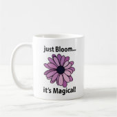 Magische Paarse bloem bloeit gewoon zijn magische Koffiemok (Links)