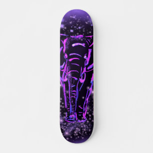 Magische Paarse roze olifant die op Sterrennacht l Persoonlijk Skateboard