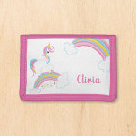 Magische regenboog Unicorn, gepersonaliseerde meis Drievoud Portemonnee<br><div class="desc">Een schattige eenhoorn mapje met sterren en een regenboog. Geef haar naam een persoonlijk tintje om een leuk cadeau te doen voor een klein meisje.</div>