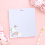 Magische regenboog Unicorn Paars gepersonaliseerd Notitieblok<br><div class="desc">Schattige eenhoorn notitieblok met sterretjes en een regenboog op een lichte paarse achtergrond. Personaliseer met haar naam om een leuk cadeau te maken voor een meisje!</div>