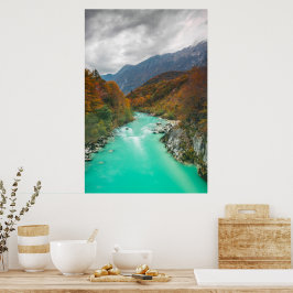 Magische rivier Soča bewolkte herfstdag Slovenië Poster