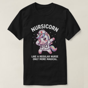 Magische verpleegster eenhoorn trillingen voor ver t-shirt