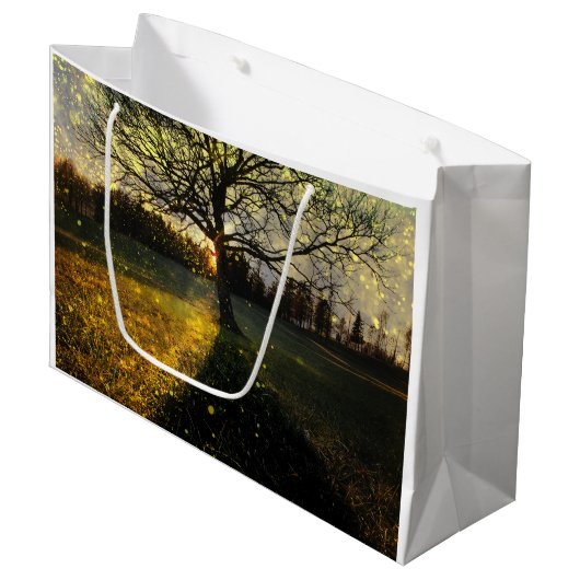 Magische vuurvliegjes droomachtig landschap groot cadeauzakje (Voorkant Gekanteld)
