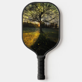 Magische vuurvliegjes droomachtig landschap pickleball paddle