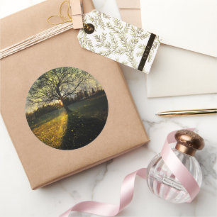 Magische vuurvliegjes droomachtig landschap ronde sticker