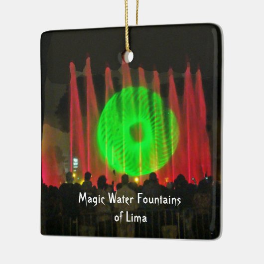 Magische waterfonteinen in Lima, Peru Keramisch Ornament (Links)