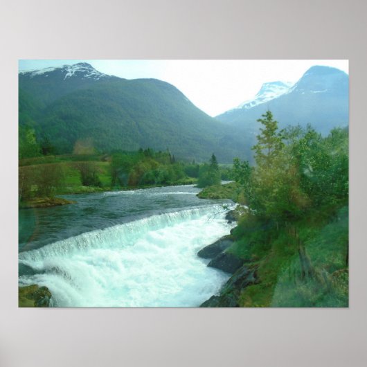 Magische waterval en berg Poster (Voorkant)