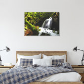 Magische waterval in betoverend groen bos canvas afdruk (Insitu (Slaapkamer))