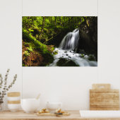 Magische waterval in betoverend groen bos poster (Keuken)