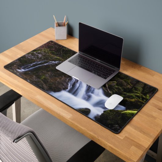 Magische waterval in de hel bureaumat (Kantoor 2)