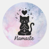Magische Yoga Kat Sticker – Namaste & Zodiac Symbo (Voorkant)