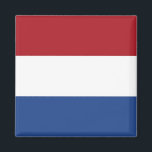 Magneet met vlag van Nederland<br><div class="desc">Laat uw Nederlandse trots zien met onze levendige magneet met de vlag van Nederland. Perfect voor het toevoegen van een vleugje nationale trots aan uw huis, kantoor of een magnetisch oppervlak, deze magneet is een stijlvolle en praktische manier om de Nederlandse cultuur te vieren. De magneet is voorzien van de...</div>
