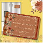MAGNET Terracotta Floral Elegant Save Date Magneet<br><div class="desc">Deze mooie waterverf Magnet Save the Date bevat een terracotta achtergrond met beige en verbrande oranje bloemen omringd door groen en goudlijst. De aanraking van kalligrafie is een perfecte aanvulling op de mooie bloemen. Een mooie ontwerpkeuze om de toon te zetten voor je trouwfeest. Stuur een e-mail naar charmdesignstudio@rcn.com voor...</div>