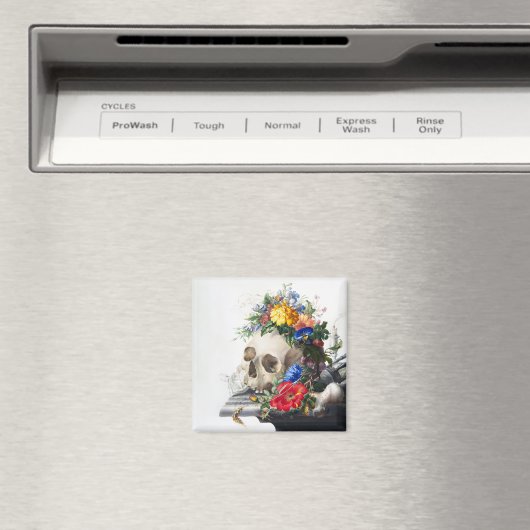 Magnet with skull and flowers scene. (Insitu (Vaatwasser))