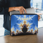 Magnificant Mandelbrot Fractal Laptop Sleeve<br><div class="desc">De hoes van de neopreenlaptop is voorzien van prachtige fractale kunst - de beroemde Mandelbrot die in blauw,  zwart,  oranje en wit is geplaatst. Deze kleurrijke,  symmetrische laptoptas is een geweldig cadeau voor alle fractale liefhebbers en wiskundigen.</div>
