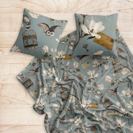 Magnolia bos met uilen in eendenei blauw fleece deken