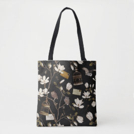 Magnolia bos met uilen in het zwart tote bag