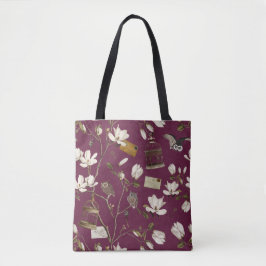 Magnolia bos met uilen in moerbei rood tote bag