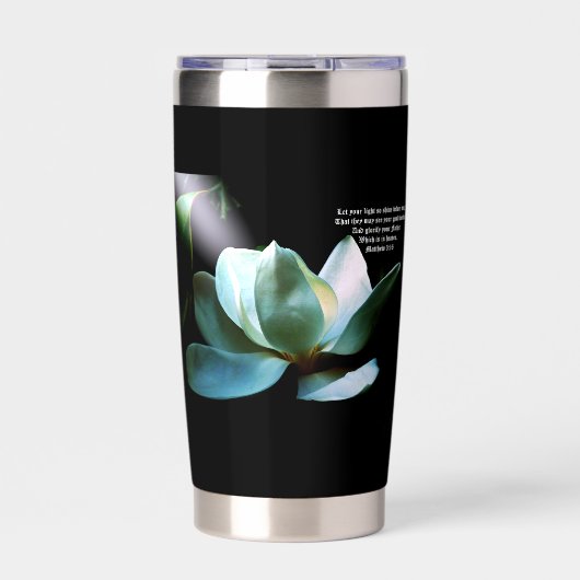 Magnolia Close-up Spotlight Matteus 5:16 Geïsoleerde Drinkbeker (Voorkant)