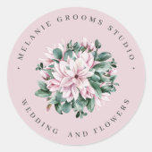 Magnolia en eucalyptusroze bloemen ronde sticker (Voorkant)