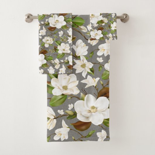 Magnolia Floral Monogram Bad Handdoek (Insitu)