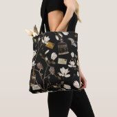 Magnolia Grove with Owls in Black Tote Bag (Dichtbij)
