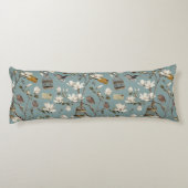 Magnolia Grove with Owls in Duck egg blue Lichaamskussen (Achterkant)
