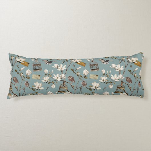 Magnolia Grove with Owls in Duck egg blue Lichaamskussen (Voorkant)