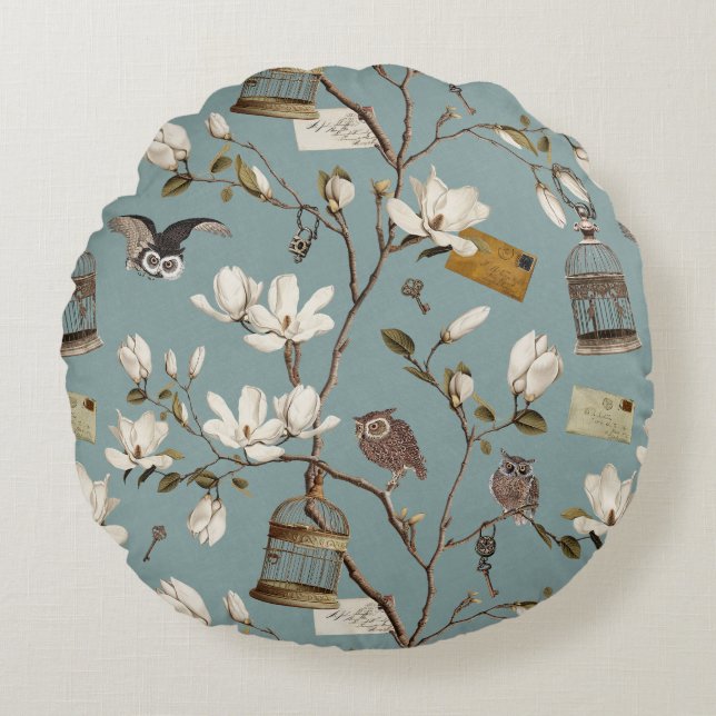 Magnolia Grove with Owls in Duck egg blue Rond Kussen (Voorkant)