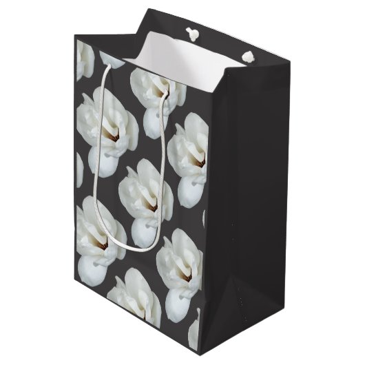 Magnolia op donkergrijs medium cadeauzakje (Voorkant Gekanteld)