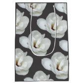 Magnolia op donkergrijs medium cadeauzakje (Achterkant)