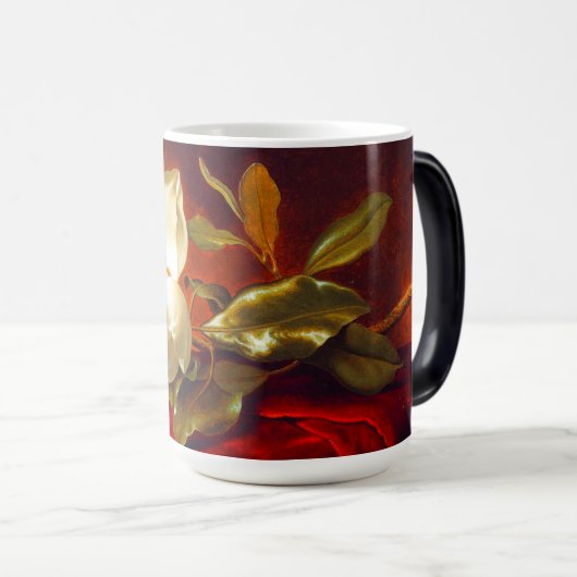 Magnolia op rood fluweel Martin Johnson hoofd Magische Mok (Voorkant rechts)