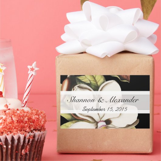 Magnolia over zwarte stickers (Feest)