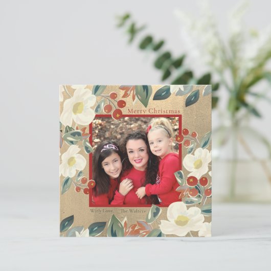 Magnolia & Rode Bes Goud Klassieke Foto Kerstmis Feestdagenkaart (Staand voorkant)