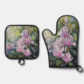 Magnolia Serenity – Bloemenkunst van Lukian Ovenwant & Pannenlap Set (Voorkant)