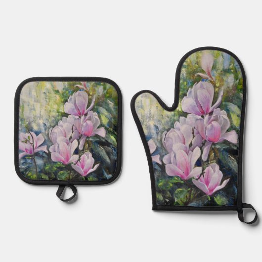 Magnolia Serenity – Bloemenkunst van Lukian Ovenwant & Pannenlap Set (Voorkant)