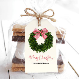 Magnolia Wreated kerstcadeautags met rode bol Cadeaulabel