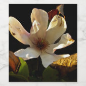 Magnoliumbloem op zwarte achtergrond Wijnflesje Wijn Etiket (Enkel label)