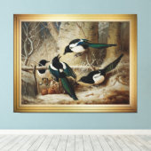 Magpies rond een dood Vrouw auerhoen Canvas Afdruk (Insitu (Houten vloer))
