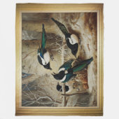 Magpies rond een dood Vrouw auerhoen Fleece Deken (Voorkant)